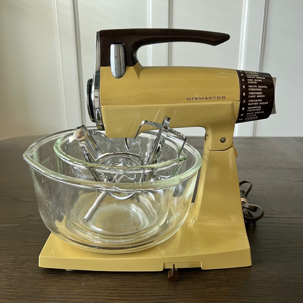 Vtg Sunbeam Mixmaster Stand Mixer Harvest Gold 10 Speed 2 Glass Bowls Beaters